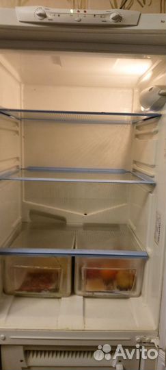 Холодильник Indesit C236NFG