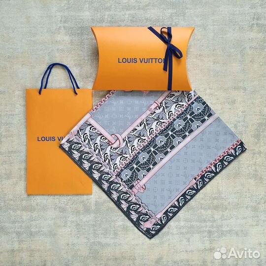 Платок Louis Vuitton шелковый
