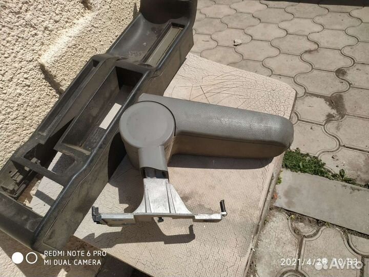 Подлокотник