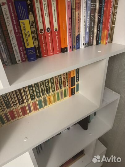 Книжный стеллаж