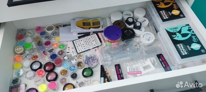 Расходники и оборудование для мастера маникюра