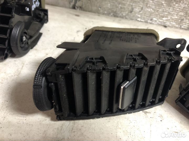 Дефлектор воздуховода Nissan Tiida 1