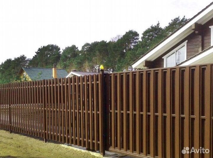 Заборы из евроштакетника со склада новые