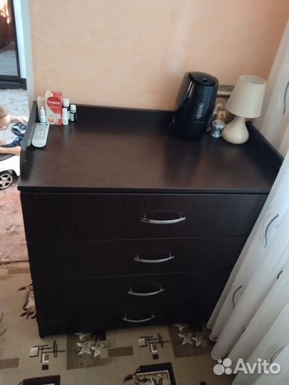 Стол, пеленальный столик, кроватка детская