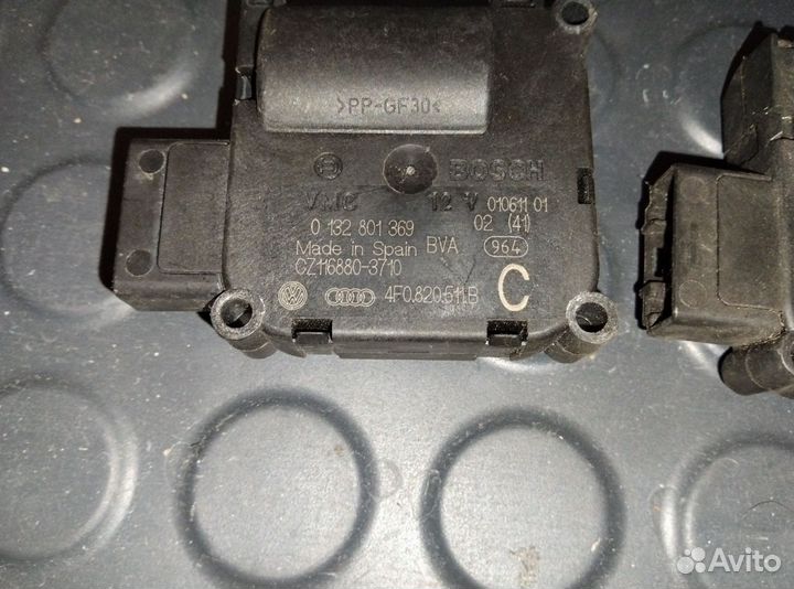 Моторчик заслонки печки Audi Volkswagen 4F0820511B