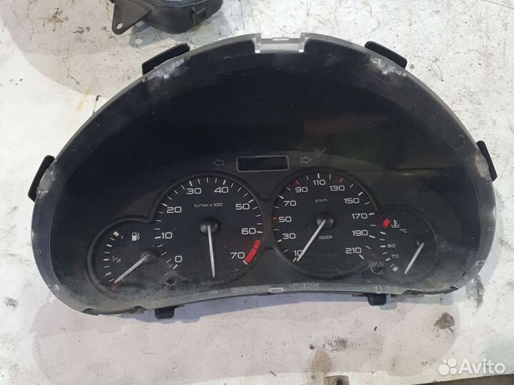 Приборная панель Peugeot 206