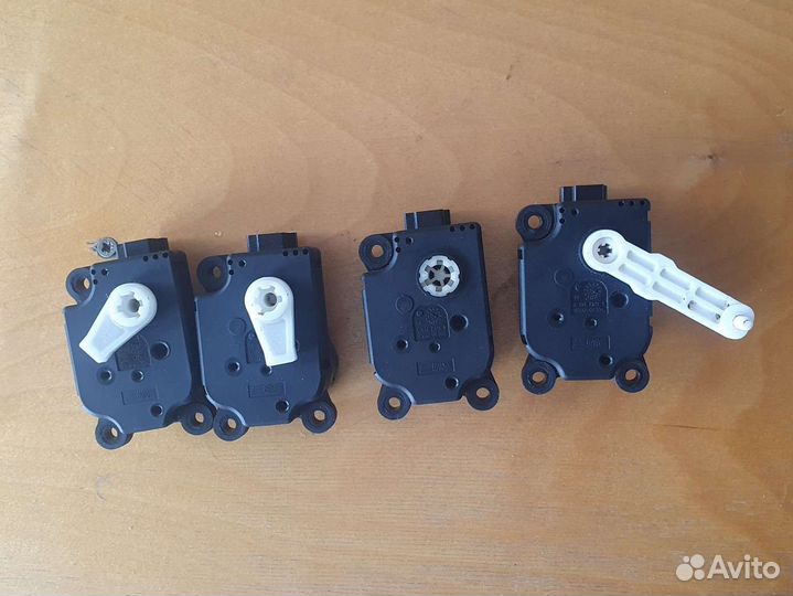 Моторчик привода заслонки печки Land Rover Jaguar