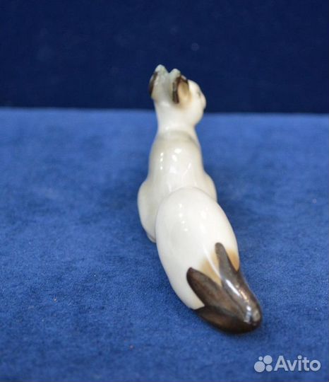 Мини. фарфоровая статуэтка- серая большая белка