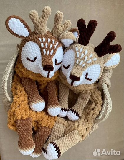 Вязаная игрушка-пижамница олень