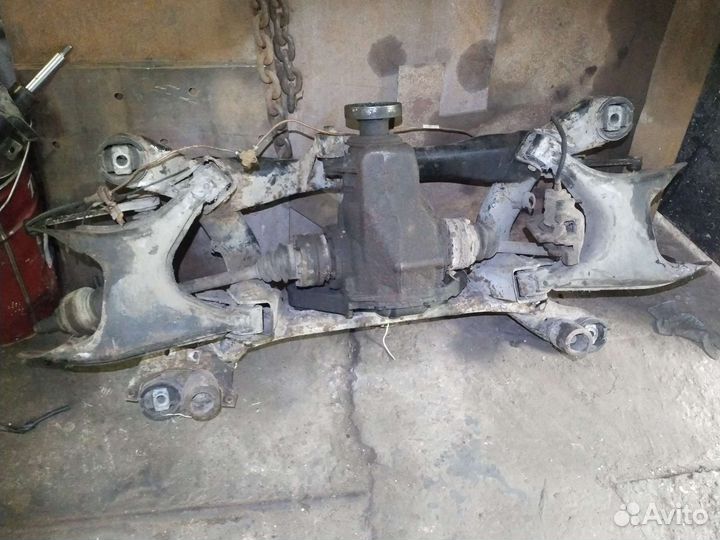 Задняя балка (подрамник) BMW E38