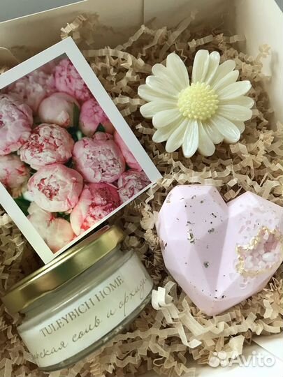 Подарочный набор женский из свечи, мыла и саше