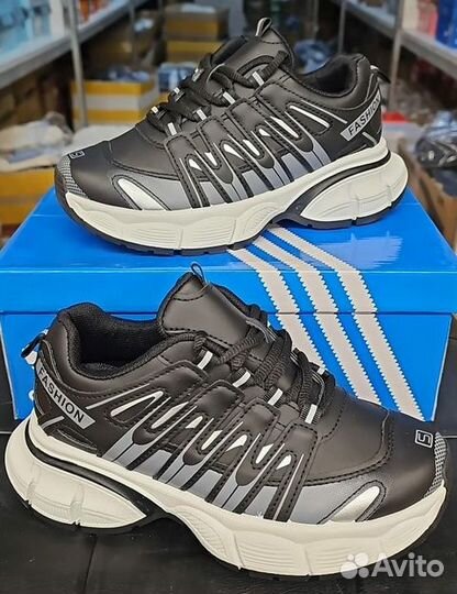 Кроссовки женские