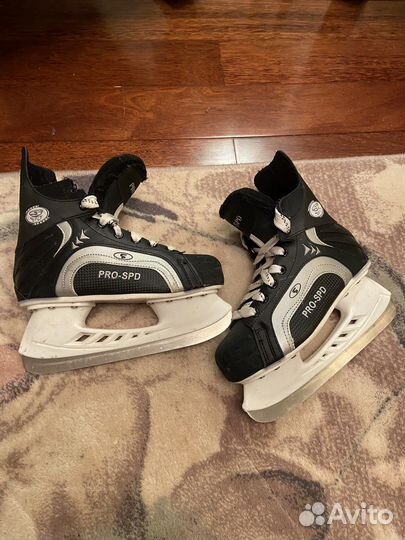 Коньки хоккейные