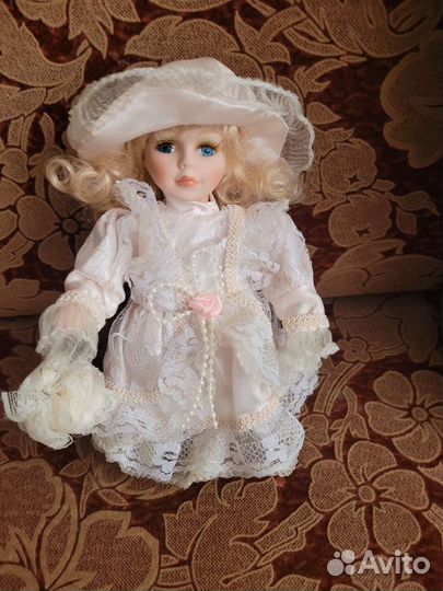 Фарфоровые три куклы