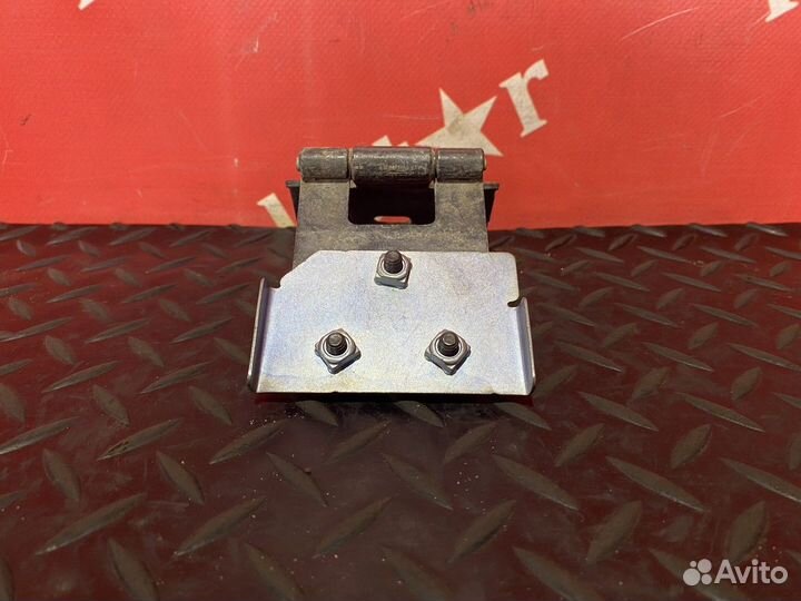 Петля крышки инструментального ящика Renault T