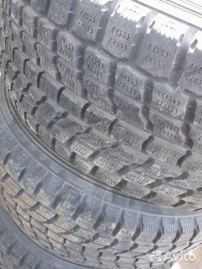 Продам комплект резины