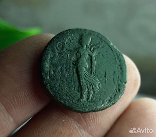 Сестерций. Савромат, палица и трезубец. Ника