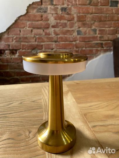 Лампа настольная