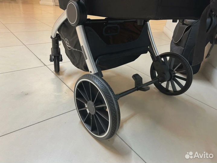 Прогулочная коляска с люлькой Luxmom 780 2в1 чёрна