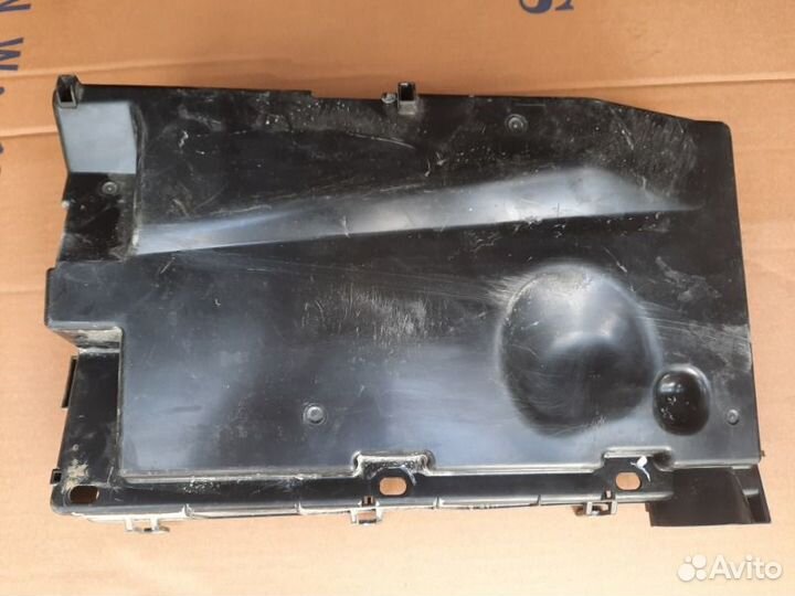 Корпус блока предохранителей нижняя часть передний