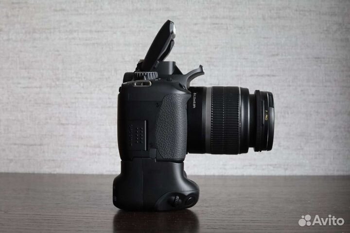 Canon 550d (пробег 3 тыс) +обьектив+бат блок