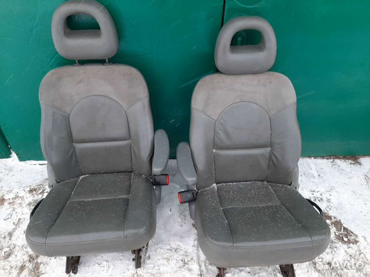 Задний ряд сидений Chrysler Voyager с 2001