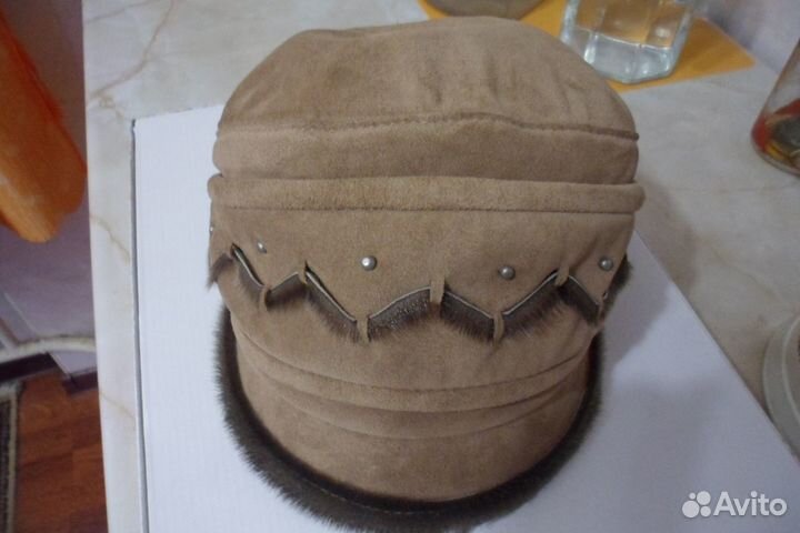 Женские меховые шапки