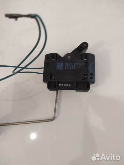 Датчик уровня топлива левый BMW e90