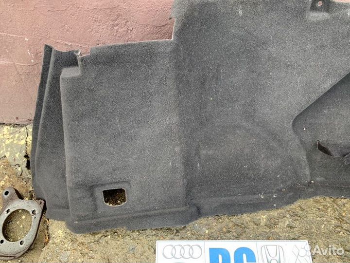 Обшивка багажника задняя правая Toyota Avensis 3