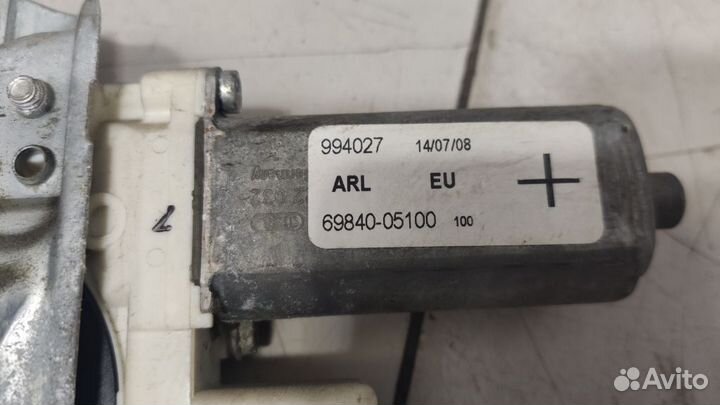 Стеклоподъемник электрический задний левый Toyota Avensis 2 T250