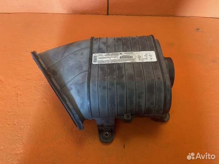 Корпус воздушного фильтра Hummer H2 6.0 2003