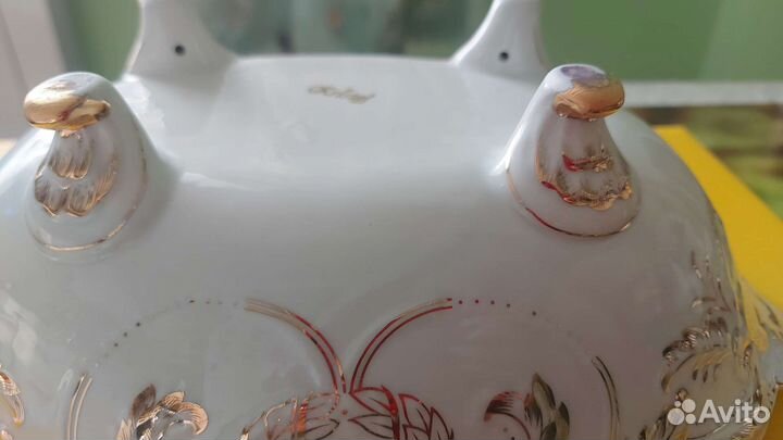 Ваза для фруктов на ножках