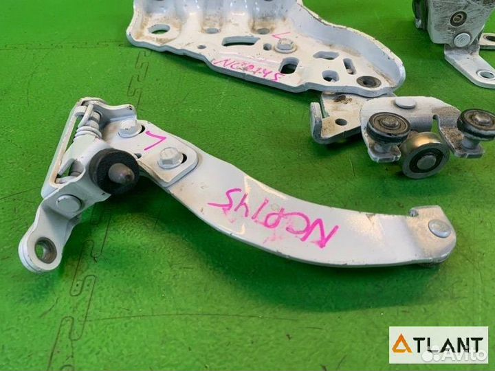 Ролик раздвижной двери задний левый toyota porte