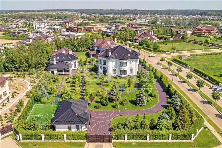 Дом 850 м² на участке 50 сот.