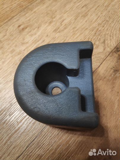 Крепление шторки багажника Прадо 95