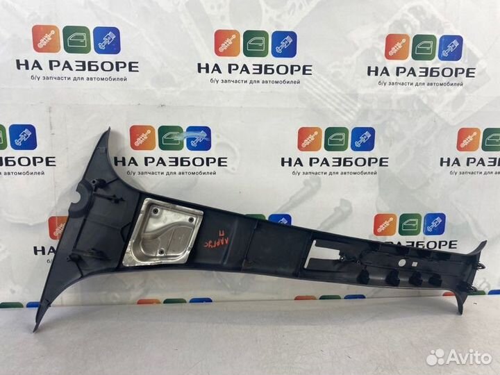 Накладка на стойку внутренняя правая LADA Largus