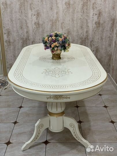 Стол и стулья