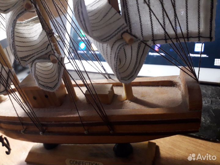 Деревянная модель корабля