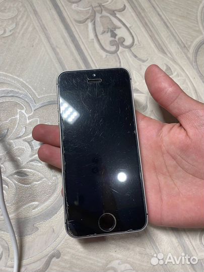 Телефон iPhone se 2016