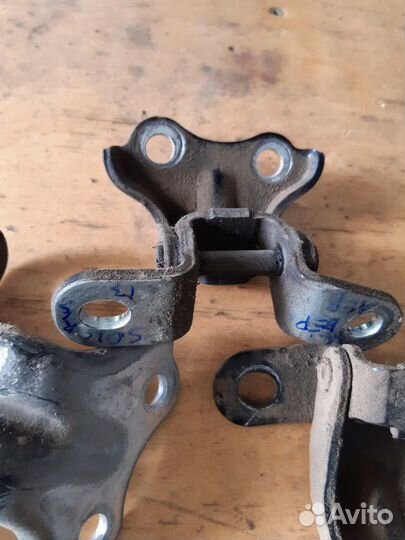 Петли дверей Hyundai Solaris 2013