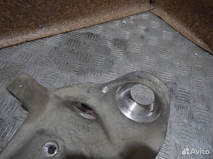 Цапфа/кулак поворотный передний левый BMW 5-Series