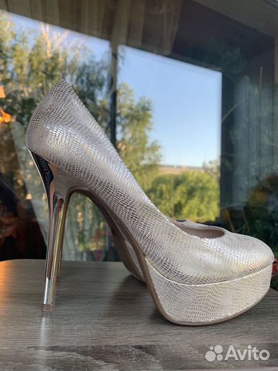 Туфли Guess