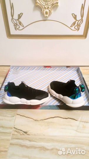 Кроссовки для девочки 28