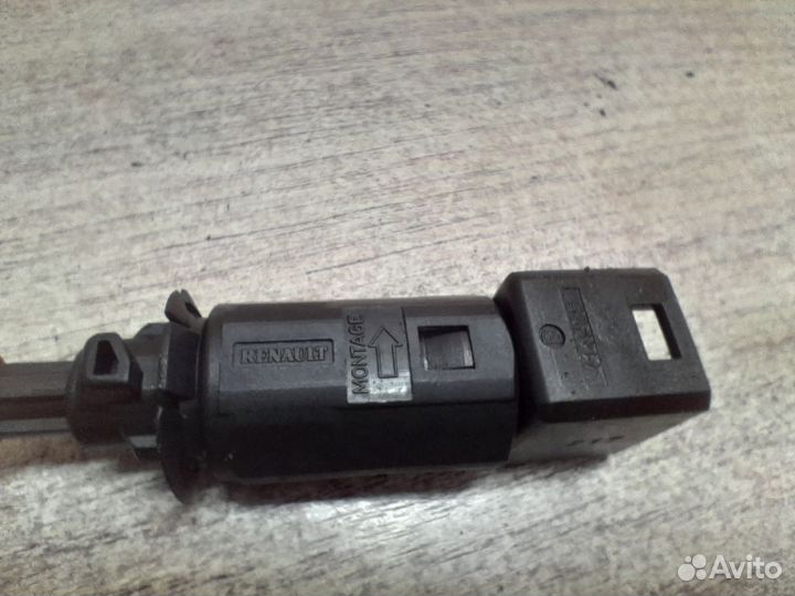 Датчик включения стоп сигнала Renault Symbol I рес