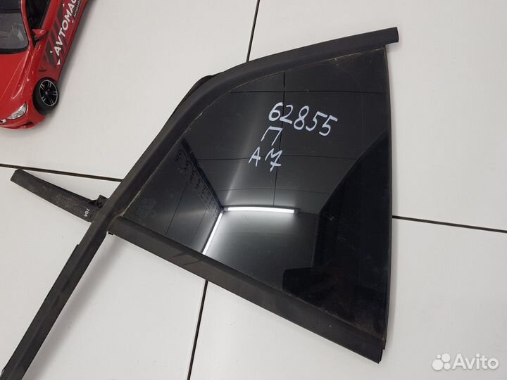 Стекло двери заднее правое глухое (Skoda Octavia)