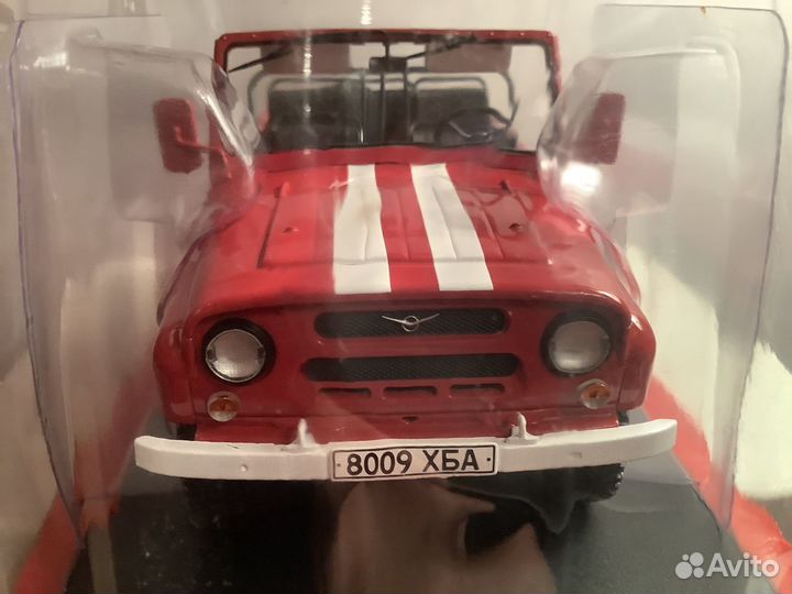 Модель автомобиля уаз-469Б 1:24 Ашет