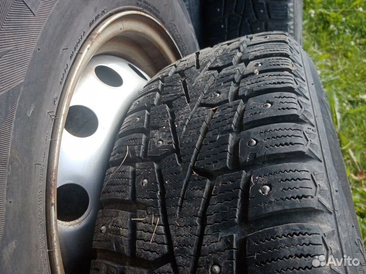 Roadstone Winguard Spike 205/70 R15