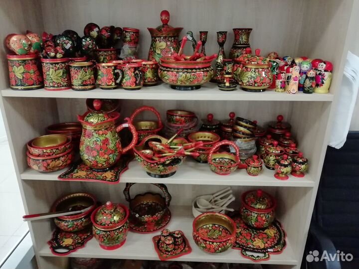 Посуда и мебель с хохломской росписью