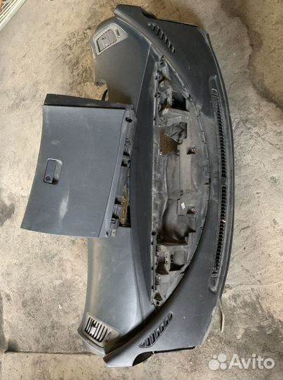 Панель торпедо с приборной панелью Nissan Primera