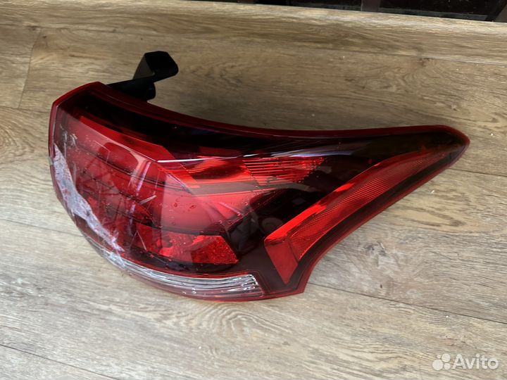 Фонарь задний правый mitsubishi outlander 3